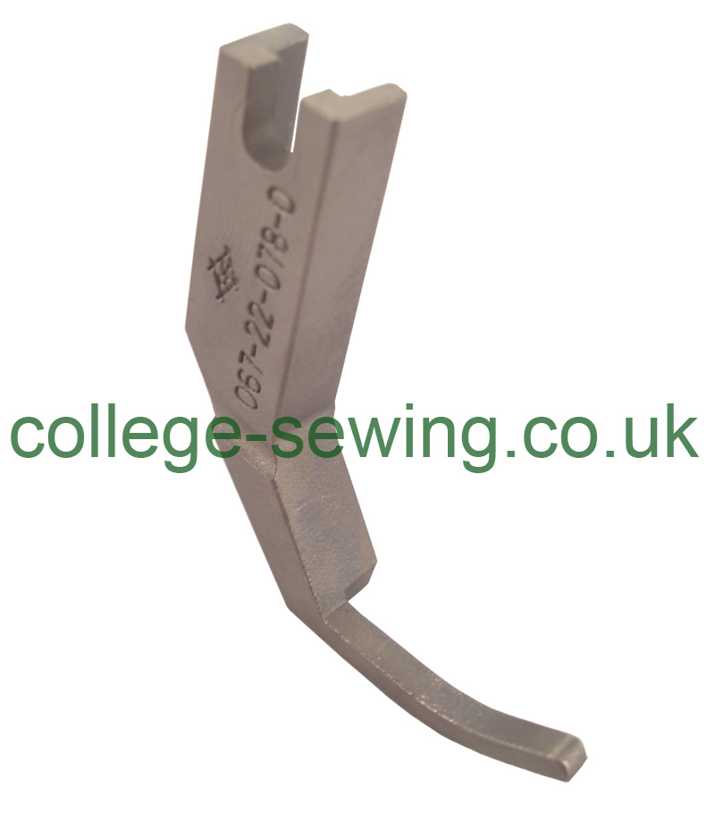 067220780 = S67ZR OUTSIDE ZIP FOOT RIGHT ADLER USE WITH INNER FOOT 067220706