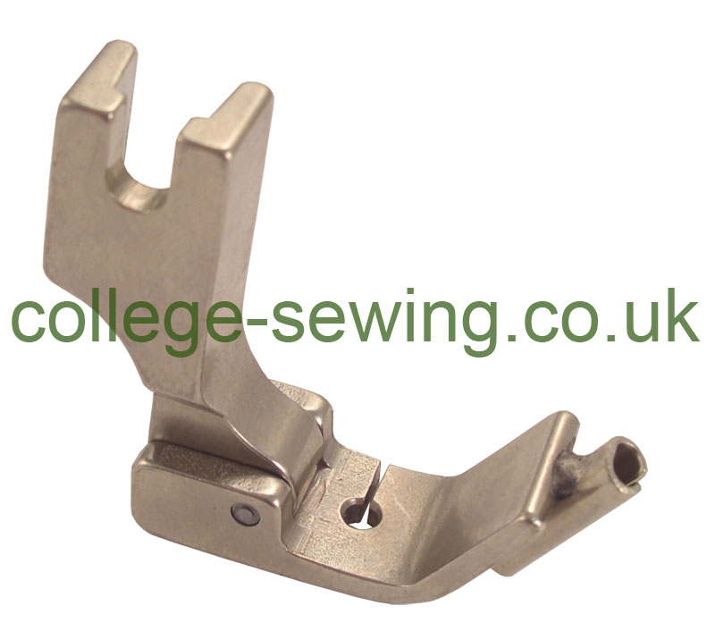 S10C-1/8=3MM HINGED TUBE FOOT CENTRE