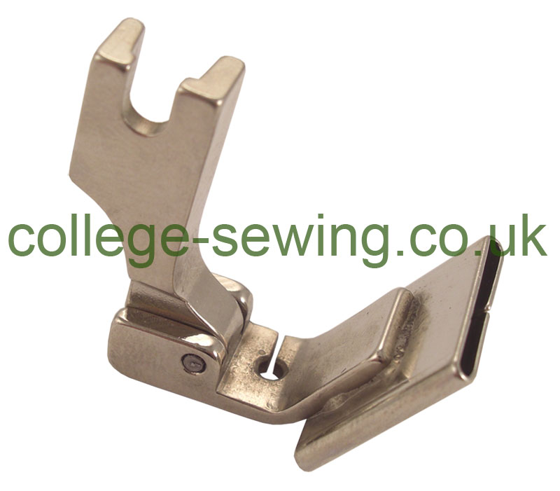 S10C-3/4=19MM HINGED TUBE FOOT CENTRE
